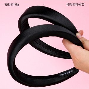 简约黑色海绵头扣