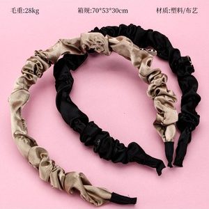 缎面爱心配件褶皱头扣